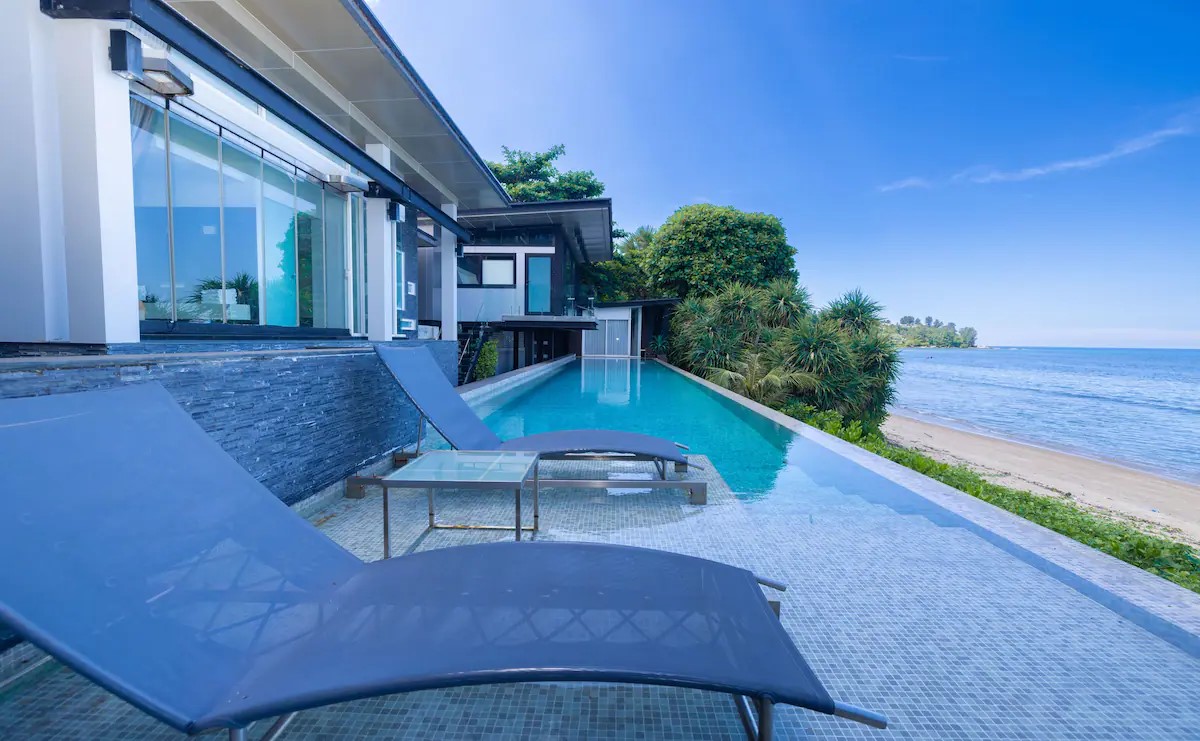 2 Swimming pool beach view
