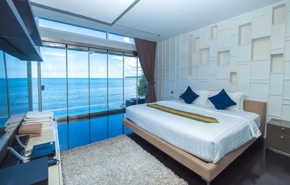 4 Master bedroom